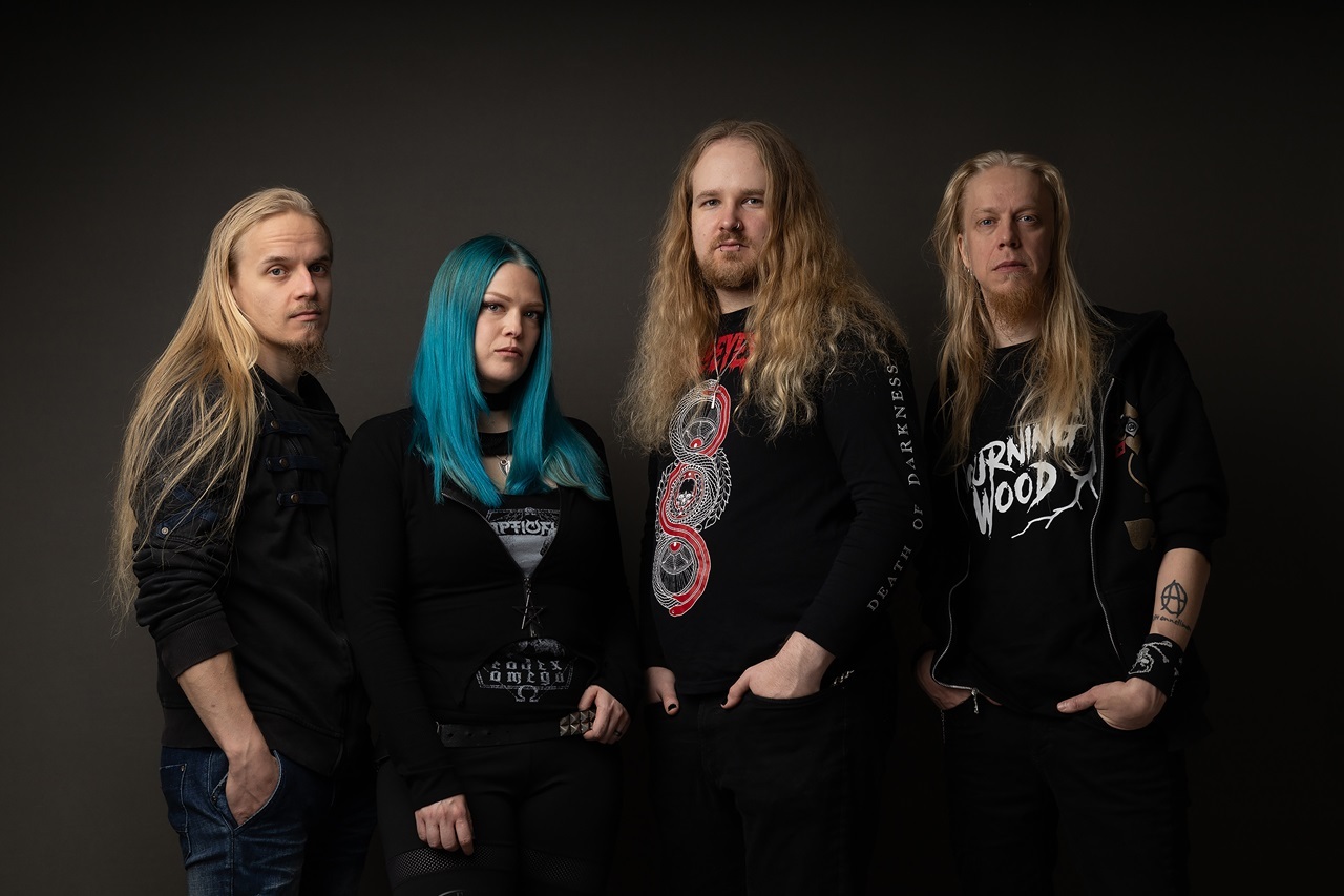 Mourning_Wood_promo_2023_vari_pieni_1_valokuvaaja_Samu_Puuronen